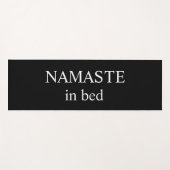 Namaste dans le tapis de yoga de lit (Devant (Horizontal))