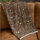 Namen initialen en harten gerepliceerd langs bruin fleece deken