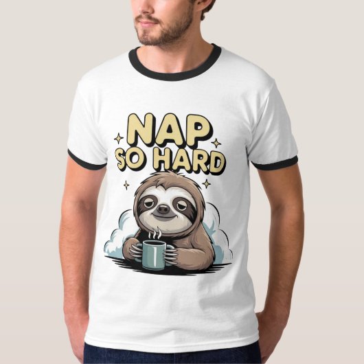 Nap zo hard luiaard met koffie geïsoleerd t-shirt (Voorkant)