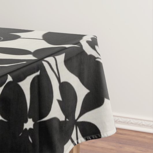 nappe à fleurs blanche et noire (In Situ)