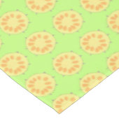 Nappe Ananas jaune tranché sur un chiffon de table vert (Angle)