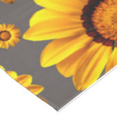 Nappe Belles fleurs jaunes sur arrière - plan gris (Angle)