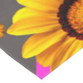 Nappe Belles fleurs jaunes sur gris, rayures roses (Angle)