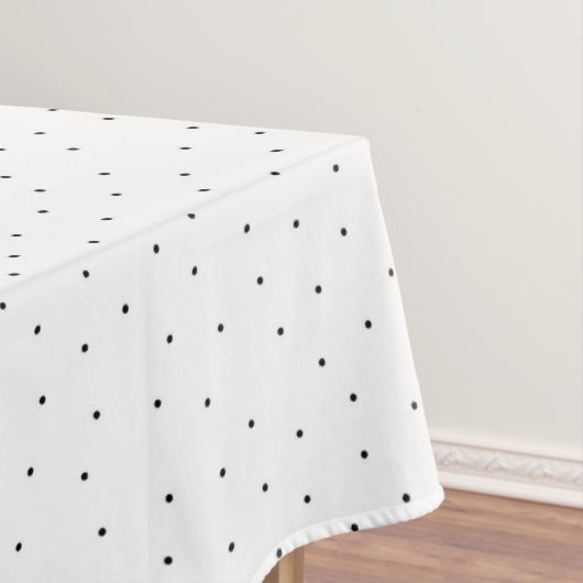 Nappe Blanche à Points Noirs Minimaliste (In Situ)