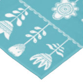 Nappe bleu scandinave avec fleurs blanches (Angle)