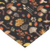 Nappe Champignons sauvages sur le noir (Angle)