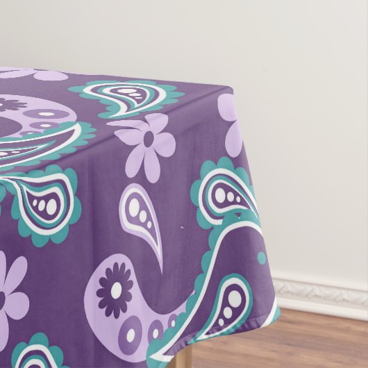 Nappe Chic démodé motif paisley violet et bleu (In Situ)