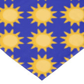 Nappe Conception de motif de soleil sur fond bleu (Angle)