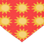 Nappe Conception de motif de soleil sur fond rouge (Angle)
