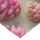 Nappe Cônes de pin rose d'hiver aux accents dorés (Angle)