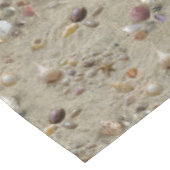 Nappe Coquillages Nichés dans le Sable de la Plage (Angle)
