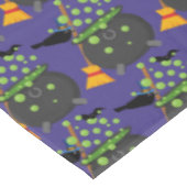 Nappe Corbeau de sorcière regardant dans une cauldron bo (Angle)