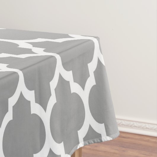 Nappe Dark Gray White Moroccan Quatrefoil Pattern #4 (In Situ)
