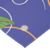 Nappe de table avec des lucioles au-dessus de l'ea (Angle)