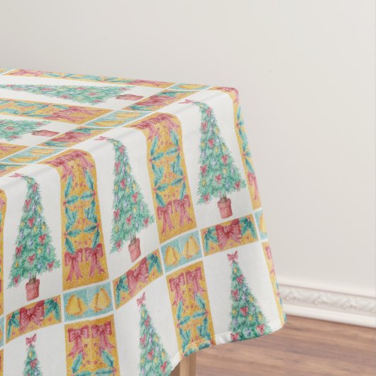 Nappe des fourrures aux arcs rouges des cloches d'or pou (In Situ)