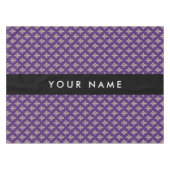 Nappe Fleur de Lis, Beige sur Violet, Royal, Votre Nom (Devant (Horizontal))