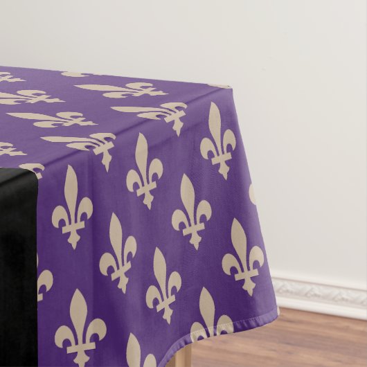 Nappe Fleur de Lis, Beige sur Violet, Royal, Votre Nom (In Situ)