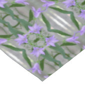 Nappe Fleurs Lys violettes délicates Art Abstrait (Angle)