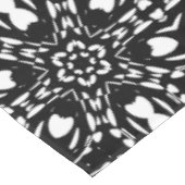 Nappe géométrique en noir et blanc (Angle)