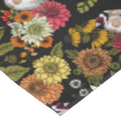 Nappe Goldfinches dans le jardin sur noir (Angle)