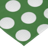 Nappe GOLF BALL sur herbe verte (Angle)