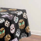 Nappe Hibou amusant sur fond noir (In Situ)
