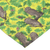 Nappe Hiboux dans la forêt sur fond jaune citron (Angle)