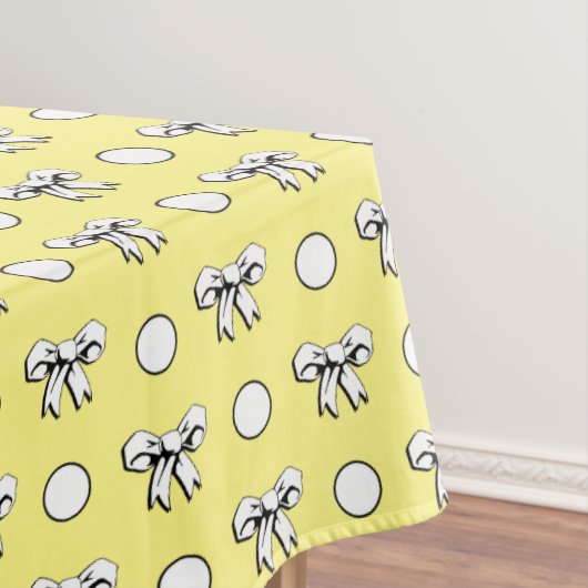 Nappe Jaune Beurre avec des Points Blancs Rubans de Dess (In Situ)
