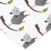 Nappe Joli opossum accroché à la branche dessin animé (Angle)