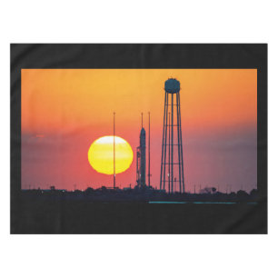 Nappe Lancement de la fusée Antares de la NASA au lever