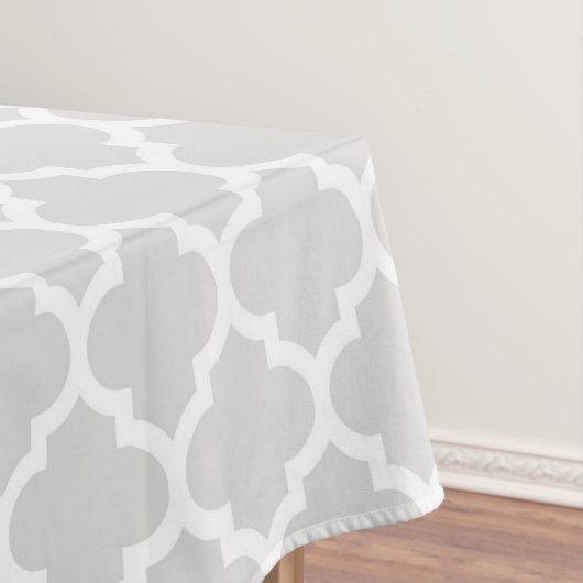 Nappe Light Gray White Moroccan Quatrefoil Pattern #5 (In Situ)