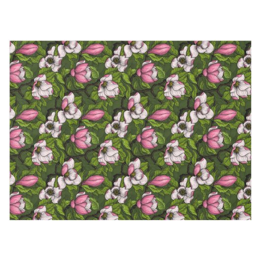 Nappe Magnolia en floraison sur vert foncé (Devant (Horizontal))