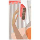 Nappe Main des femmes poussant le bouton snooze du révei (Devant)