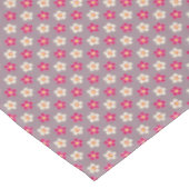 Nappe Modèle floral de pourpre et de fleurs blanches sur (Angle)