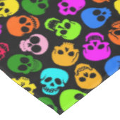 Nappe Motif coloré de crânes dans le noir (Angle)