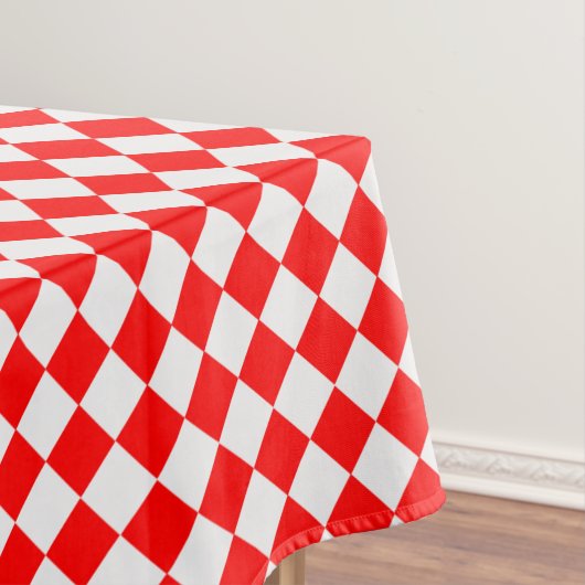 Nappe Motif de diamants rouges et blancs par Shirley Tay (In Situ)