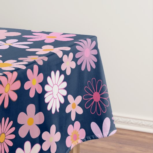 Nappe Motif de marguerite rose 01.bw DBlue BG (In Situ)