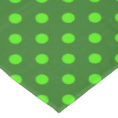 Nappe Motif de points noirs verts sur fond vert foncé (Angle)
