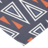 Nappe Motif de triangles géométriques bleu foncé et roug (Angle)