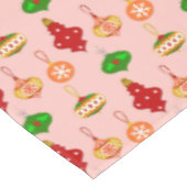 Nappe Motif d'ornement antique en rouge, vert et rose (Angle)