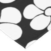 Nappe Motif Fleur rétro en blanc sur noir (Angle)