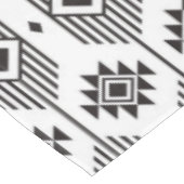 Nappe Motif géométrique ikat noir et blanc (Angle)