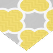 Nappe Motif géométrique jaune et gris de Quatrefoil (Angle)