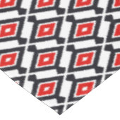 Nappe Motif Ikat - Rouge foncé, noir et blanc (Angle)
