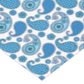 Nappe Motif Paisley, tons bleu sur blanc (Angle)