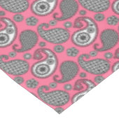 Nappe Motif Paisley, tons gris sur rose (Angle)