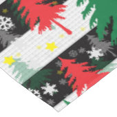 Nappe Noir Blanc Stripes Neiges Rouge Vert Arbres (Angle)