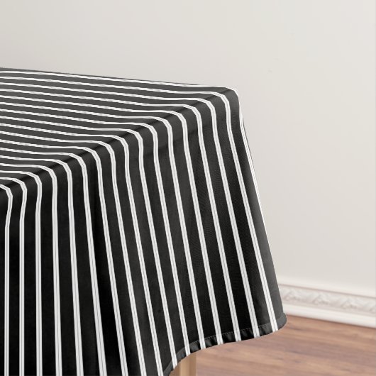 Nappe noir et blanc avec des rayures noires (In Situ)