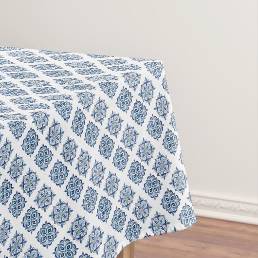 Nappe Ornement brodé bleu sur blanc (In Situ)
