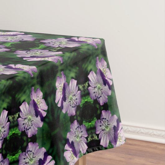 Nappe Paire de fleurs de géranium violet Abstrait (In Situ)